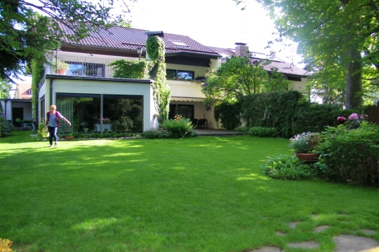 Exklusives Einfamilienhaus mit Wellnessbereich & Schwimmbad